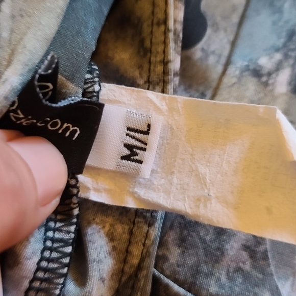 Onzie Flow camo capris - Picture 3 of 3